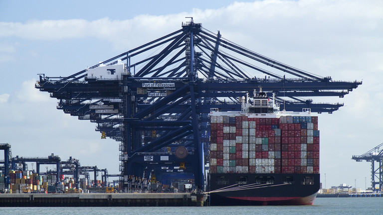 Cước vận tải biển từ châu Á đến châu Âu tăng 400%