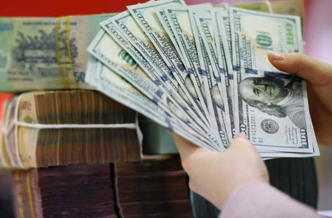 Tỷ giá tiếp tục tăng cao, USD tự do hướng đến sát 26.000 đồng