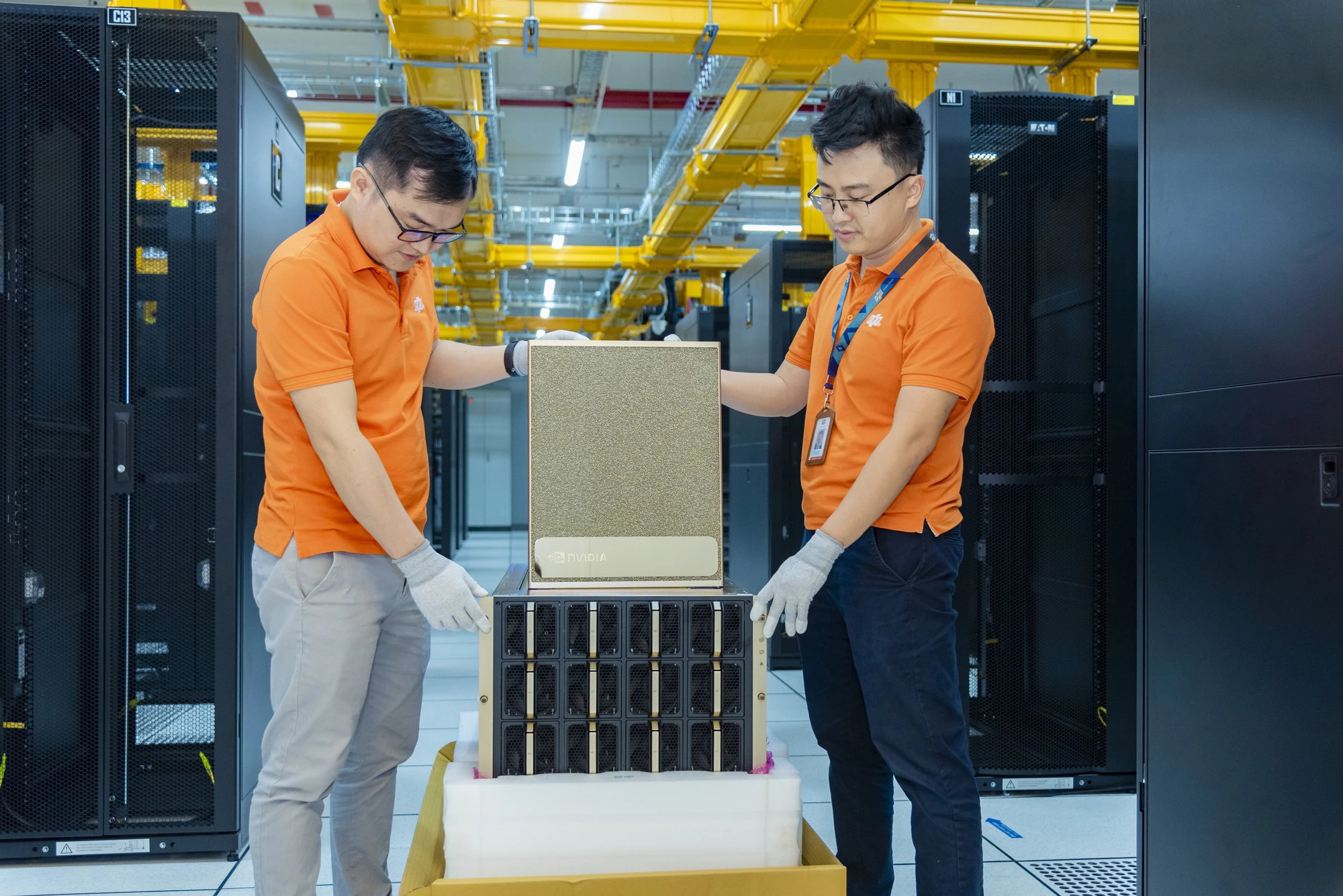 FPT nhập hệ thống máy chủ DGX H100 huấn luyện AI đầu tiên của NVIDIA về Việt Nam