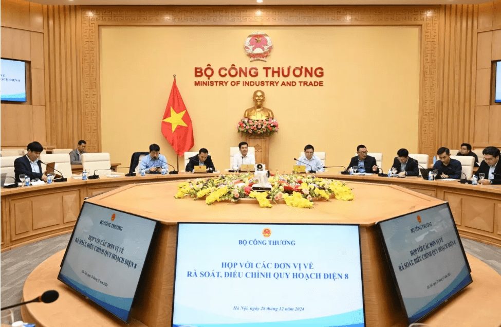 Bộ Công Thương họp rà soát, điều chỉnh Quy hoạch điện VIII