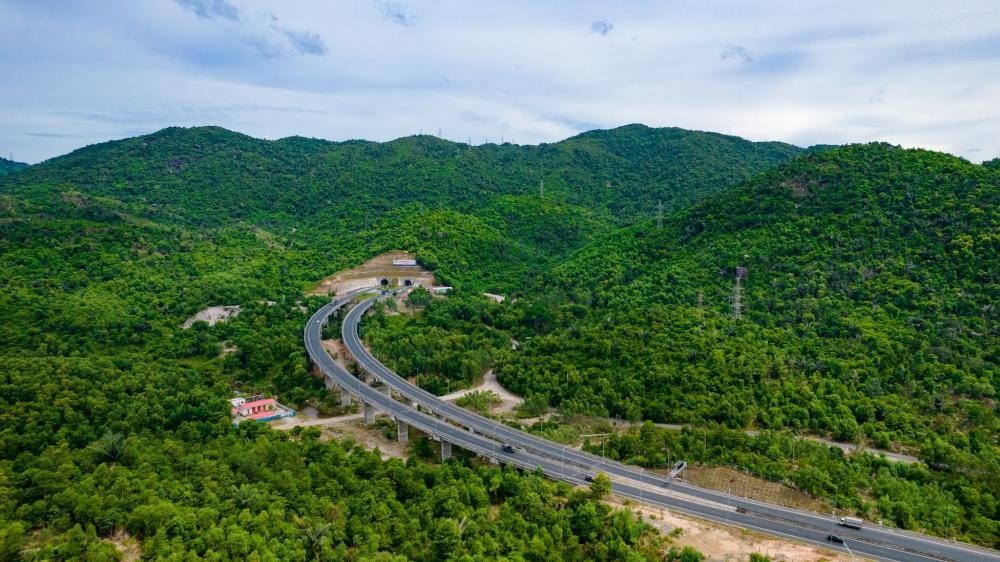 Từ đào núi mở đường, ‘vua hầm’ Đèo Cả tham vọng xây loạt cao tốc 80.000 tỷ đồng, nhắm đến siêu dự án đường sắt lớn nhất lịch sử