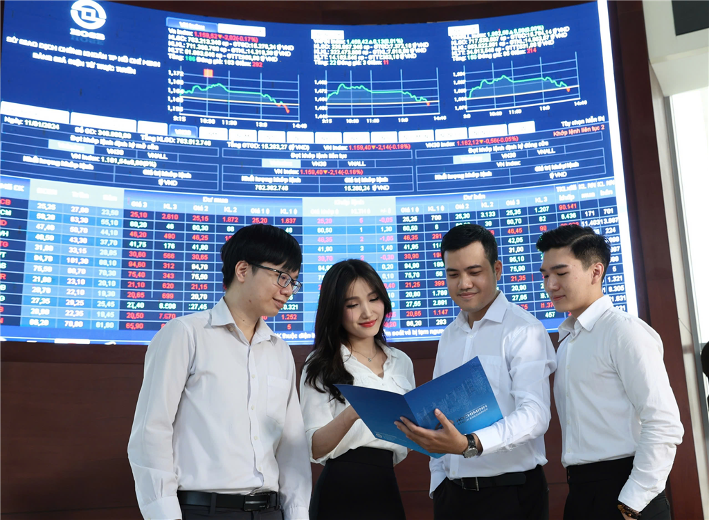 Tổng kết thị trường chứng khoán năm 2024 trên Sở Giao dịch Chứng khoán TP. Hồ Chí Minh