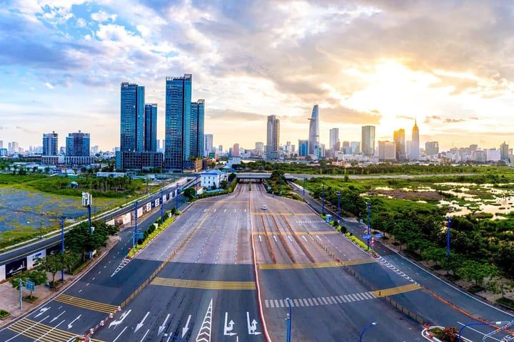 Thủ tướng đề nghị tỷ phú Phạm Nhật Vượng xây dựng hệ thống tàu điện ngầm từ trung tâm TP.HCM đến huyện Cần Giờ